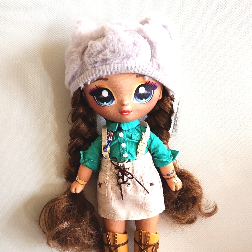Na! Na! Na! Surprise Teen Amelia Outback Doll